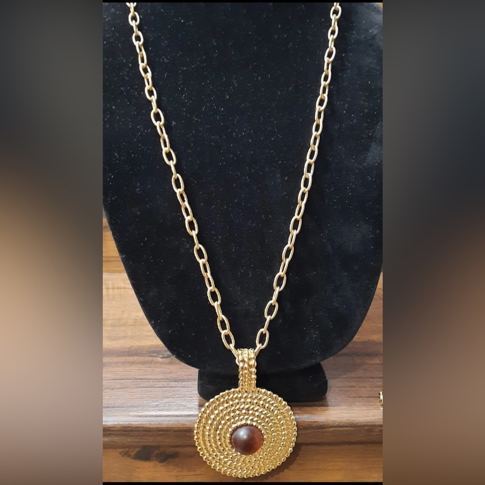 VTG Modern Avon Medallion Necklace - Picture 2 of 15